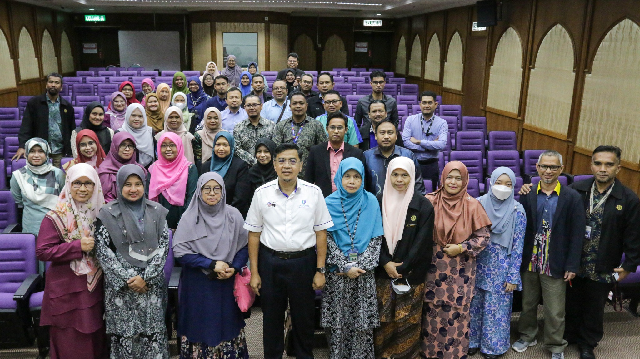 UMPLIB - Lawatan Penanda Aras Perpustakaan Universiti Malaysia Pahang (UMP) Ke Perpustakaan DAR Al-Hikmah, Universiti Islam Antarabangsa Malaysia (UIAM)