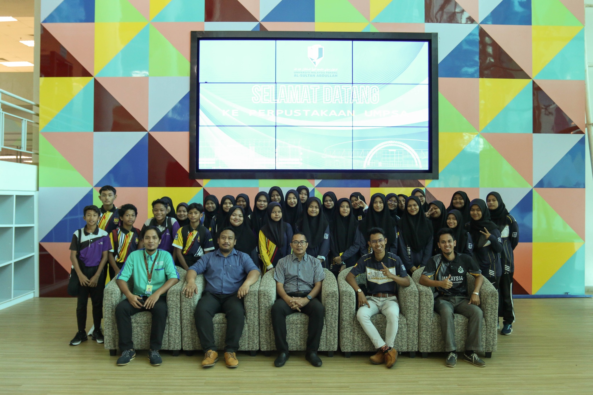 UMPSA Library - Lawatan Ilmiah Pengawas Pusat Sumber Sekolah (PSS) SMK Indera Shahbandar Ke Perpustakaan Universiti Malaysia Pahang Kampus Pekan