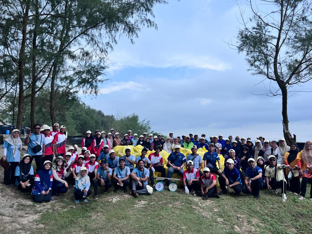 PUSTAKAWAN PERPUSTAKAAN UMPSA DALAM PROGRAM PLOGGING SEMPENA HARI BUMI 2025